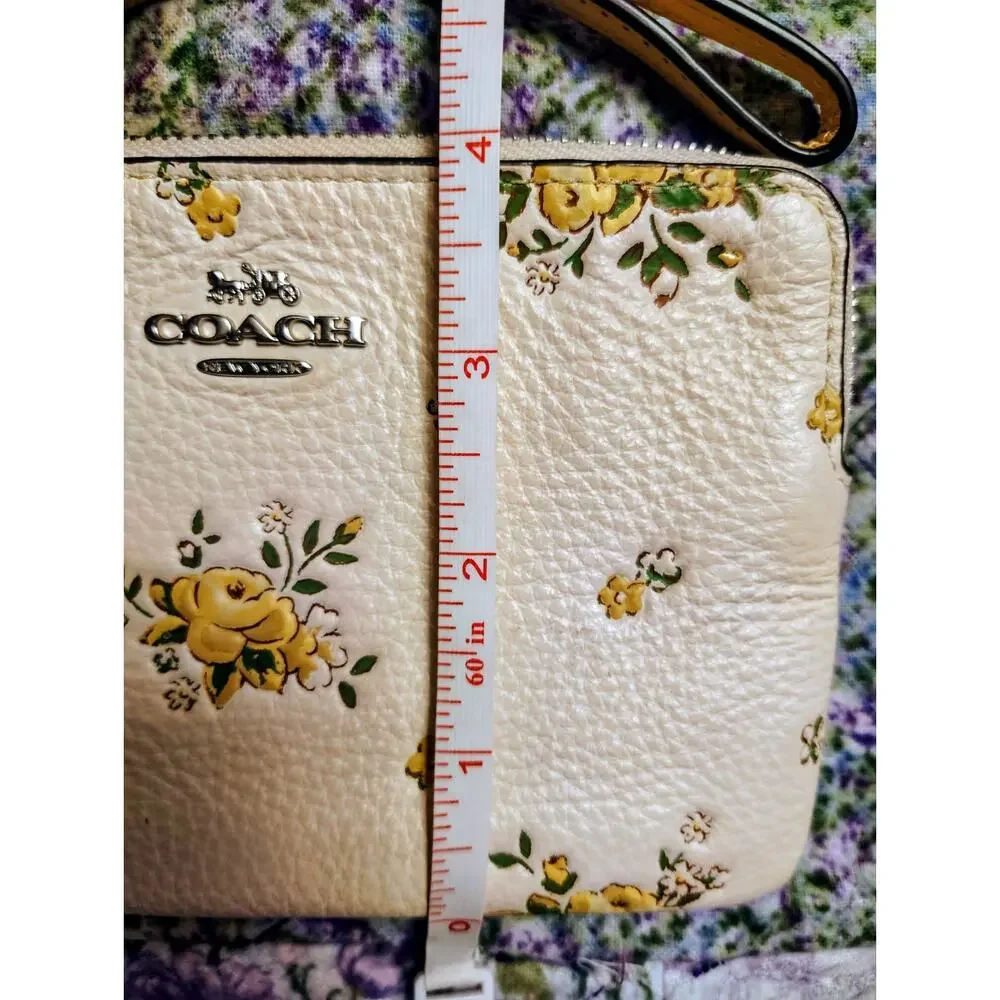 Coach corner zip